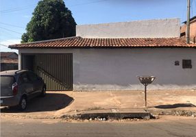 Foto 1 de Casa com 2 Quartos para alugar, 57m² em Jardim das Rosas, Goiânia
