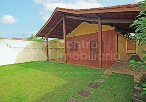 Foto 1 de Casa com 2 Quartos à venda, 136m² em Belmira Novaes, Peruíbe