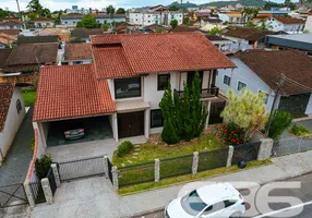 Foto 1 de Sobrado com 4 Quartos à venda, 260m² em Iririú, Joinville