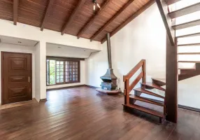 Foto 1 de Casa com 3 Quartos à venda, 281m² em Espiríto Santo, Porto Alegre