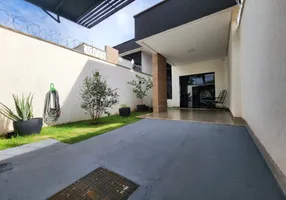 Foto 1 de Casa com 3 Quartos à venda, 160m² em Setor Centro Oeste, Goiânia