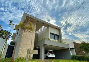 Foto 1 de Casa de Condomínio com 3 Quartos à venda, 325m² em Jardim Sul, Uberlândia