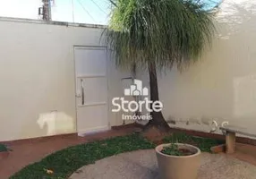 Foto 1 de Casa com 4 Quartos à venda, 280m² em Alto Umuarama, Uberlândia