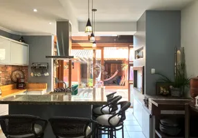 Foto 1 de Casa com 3 Quartos à venda, 183m² em Guarujá, Porto Alegre