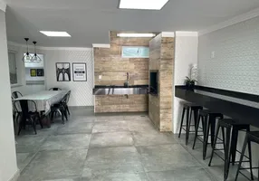 Foto 1 de Casa com 3 Quartos à venda, 300m² em Agronômica, Florianópolis