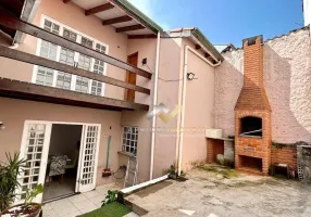 Foto 1 de Sobrado com 3 Quartos à venda, 224m² em Vila Humaita, Santo André