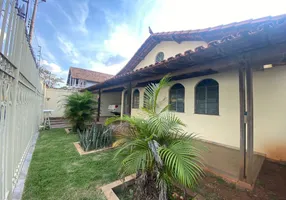 Foto 1 de Casa com 3 Quartos à venda, 277m² em Heliópolis, Belo Horizonte