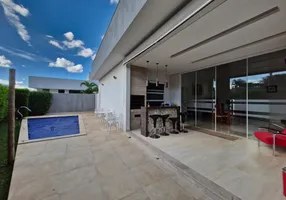 Foto 1 de Casa de Condomínio com 3 Quartos à venda, 270m² em Jardins Barcelona, Uberlândia