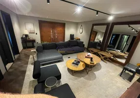 Foto 1 de Casa de Condomínio com 3 Quartos à venda, 239m² em Panamby, São Paulo