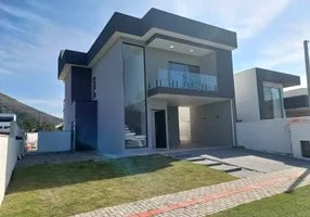 Foto 1 de Casa de Condomínio com 4 Quartos à venda, 191m² em Cajueiro, Maricá