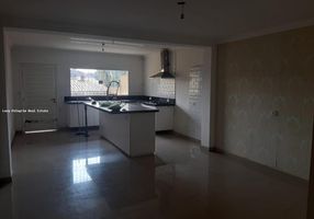 Foto 1 de Casa com 4 Quartos à venda, 345m² em Vila Pirajussara, São Paulo