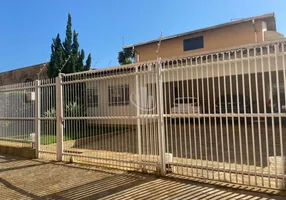 Foto 1 de Sobrado com 3 Quartos à venda, 395m² em Fonte Luminosa, Araraquara