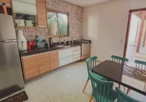 Foto 1 de Casa com 2 Quartos à venda, 80m² em Balneário Praia do Pernambuco, Guarujá