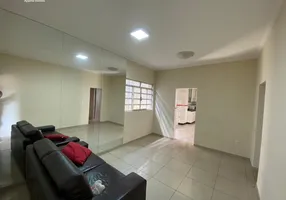 Foto 1 de Casa com 3 Quartos para alugar, 200m² em Santa Efigênia, Belo Horizonte