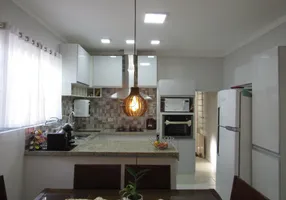 Foto 1 de Casa com 2 Quartos à venda, 250m² em Jardim Santo Antonio, Santo André