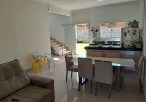 Foto 1 de Casa com 3 Quartos à venda, 100m² em São Jorge, Uberlândia