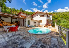 Foto 1 de Casa com 3 Quartos à venda, 375m² em Golfe, Teresópolis