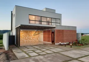 Foto 1 de Casa de Condomínio com 4 Quartos à venda, 240m² em Centro, Analândia