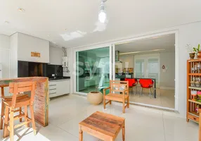 Foto 1 de Casa de Condomínio com 4 Quartos à venda, 278m² em Santo Inácio, Curitiba