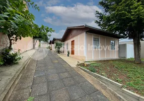 Foto 1 de Casa com 2 Quartos para alugar, 38m² em Uberaba, Curitiba