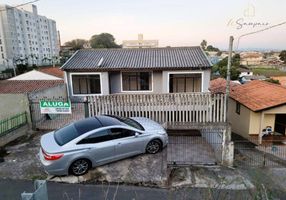 Foto 1 de Casa com 2 Quartos para alugar, 80m² em Lindóia, Curitiba