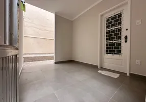 Foto 1 de Sobrado com 2 Quartos para alugar, 110m² em Vila Belmiro, Santos