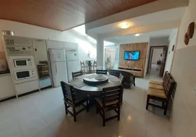 Foto 1 de Casa com 3 Quartos para alugar, 140m² em Bombas, Bombinhas
