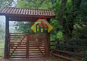 Foto 1 de Fazenda/Sítio com 3 Quartos à venda, 170m² em Sete Voltas, Taubaté