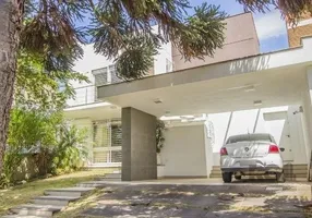 Foto 1 de Casa com 4 Quartos à venda, 252m² em Santo Antônio, Porto Alegre