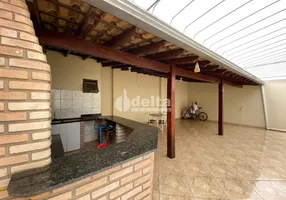 Foto 1 de Casa com 3 Quartos à venda, 130m² em Jardim Patrícia, Uberlândia