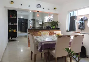 Foto 1 de Casa com 3 Quartos à venda, 214m² em Vila Jaboticabeira, Taubaté