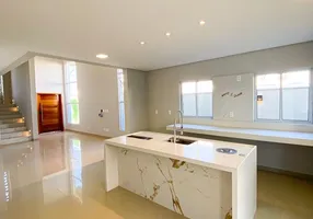 Foto 1 de Casa de Condomínio com 3 Quartos à venda, 234m² em Novo Uruguai, Teresina