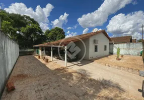 Foto 1 de Fazenda/Sítio com 3 Quartos à venda, 180m² em Conjunto Vera Cruz, Goiânia