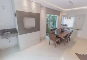 Foto 1 de Casa com 3 Quartos à venda, 230m² em Costa E Silva, Joinville