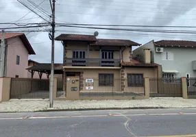 Foto 1 de Casa com 3 Quartos para alugar, 230m² em Saguaçú, Joinville