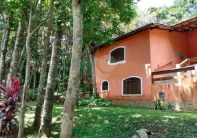 Foto 1 de Casa com 4 Quartos à venda, 261m² em Jardim Petropolis, Itapecerica da Serra