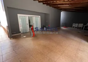 Foto 1 de Casa com 4 Quartos para alugar, 330m² em Setor Habitacional Vicente Pires, Brasília