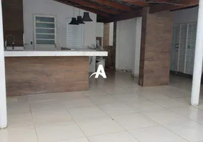 Foto 1 de Casa com 3 Quartos à venda, 185m² em Laranjeiras, Uberlândia