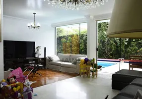Foto 1 de Sobrado com 5 Quartos à venda, 300m² em Pacaembu, São Paulo
