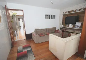 Foto 1 de Casa com 4 Quartos para alugar, 132m² em Centro, Pelotas