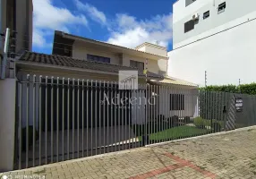 Foto 1 de Sobrado com 2 Quartos para alugar, 207m² em Neva, Cascavel