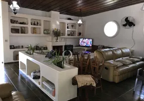 Foto 1 de Casa com 3 Quartos à venda, 240m² em Enseada, Guarujá