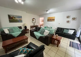 Foto 1 de Apartamento com 3 Quartos à venda, 214m² em Jardim Las Palmas, Guarujá