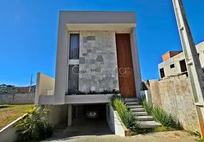 Foto 1 de Casa com 3 Quartos à venda, 250m² em Santa Cândida, Curitiba