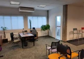 Foto 1 de Galpão/Depósito/Armazém com 1 Quarto à venda, 1230m² em Socorro, São Paulo