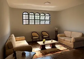 Foto 1 de Casa com 3 Quartos à venda, 253m² em Vila Olímpica, Uberaba