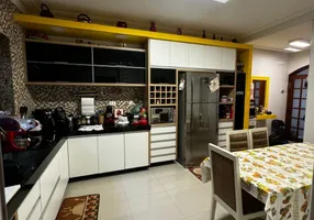 Foto 1 de Casa com 4 Quartos à venda, 267m² em Vila Canero, São Paulo