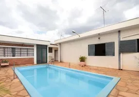 Foto 1 de Casa com 4 Quartos para alugar, 230m² em Jardim América, Ribeirão Preto