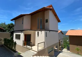 Foto 1 de Casa de Condomínio com 3 Quartos à venda, 184m² em Braunes, Nova Friburgo