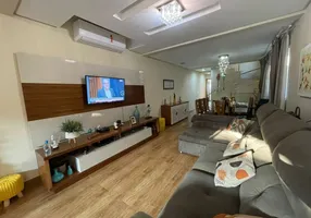 Foto 1 de Sobrado com 3 Quartos à venda, 130m² em Canto do Forte, Praia Grande